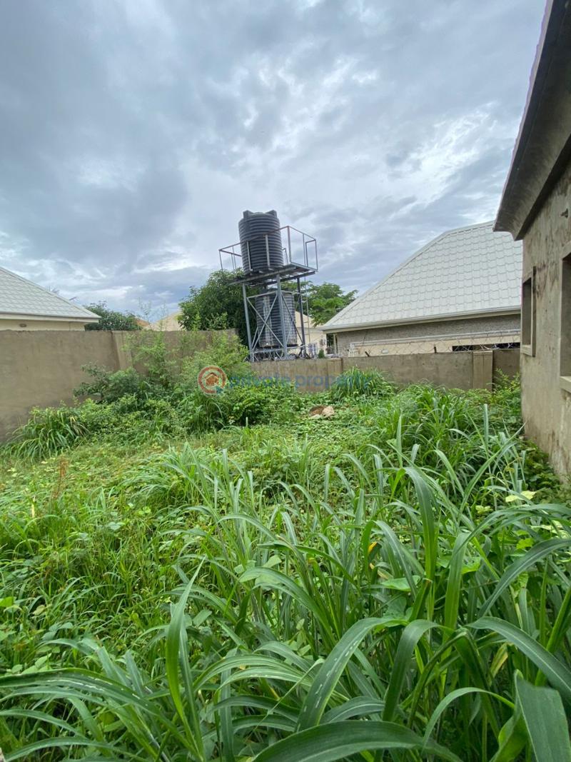 3 bedroom Detached Bungalow For Sale Airport Road Lugbe Lugbe Abuja Phase 4  - 6