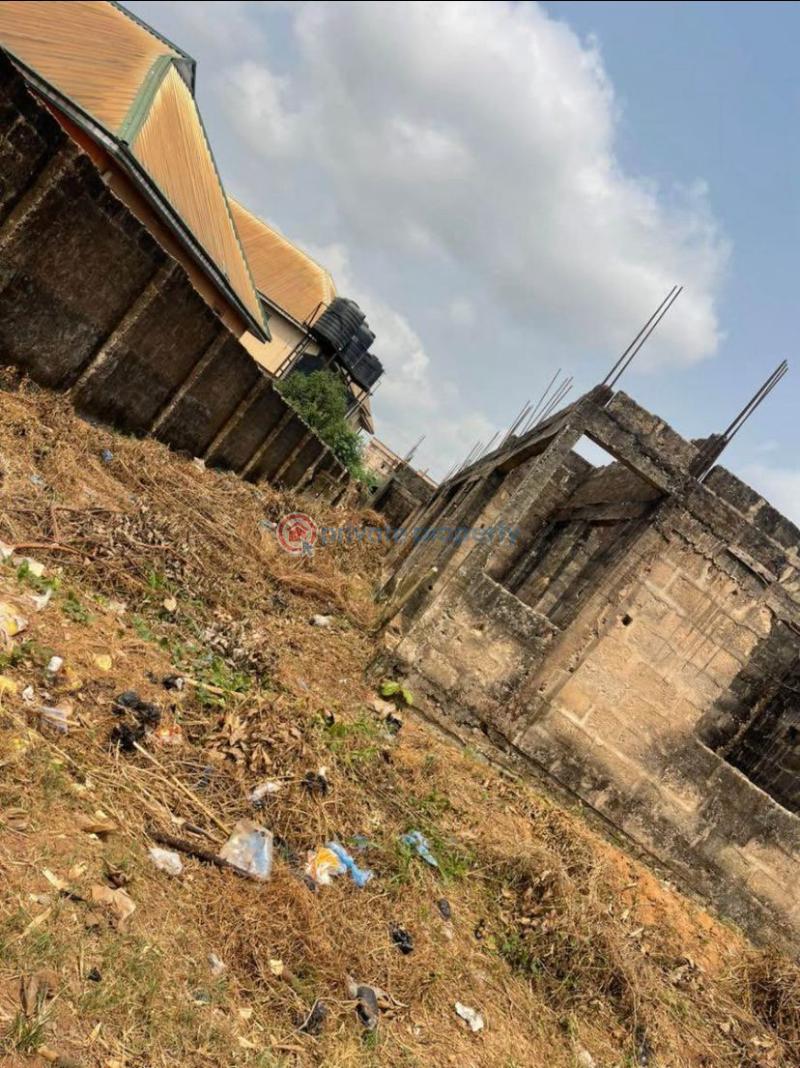 Block Of Flats For Sale Ekenhuan Road(oghede) Opposite Coco Bar By The Main Ekenhuan Express Road, Just 100ft To The Main Ekenwan Road. Benin City Edo State. Benin Edo - 1