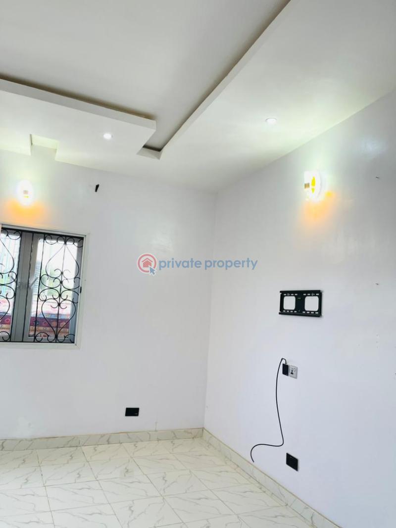 House For Sale Located At Ojoo, Before Bovas Filling Station Ajobo. Ibadan Oyo - 10