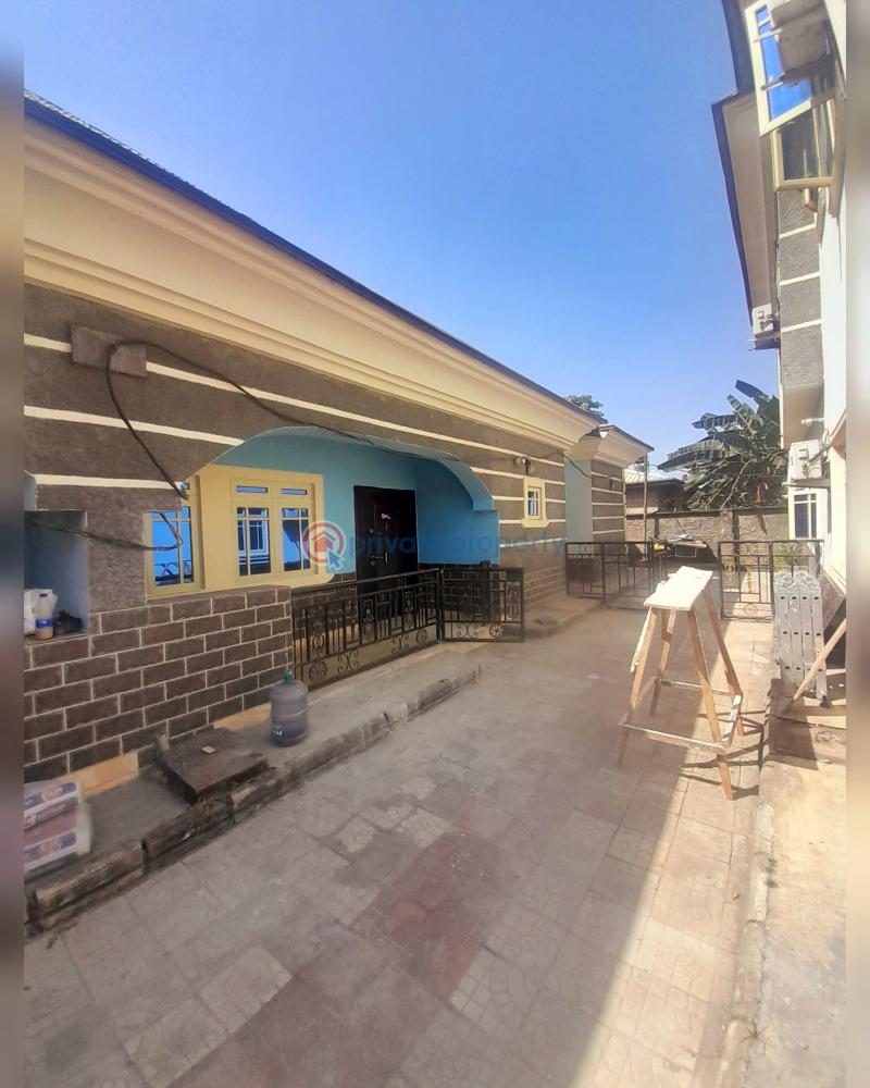 3 bedroom Block Of Flats For Rent Lugbe 1 Extension, Airport Road, Before River Park Estate And Dunamis Church Lugbe Abuja Phase 4  - 2