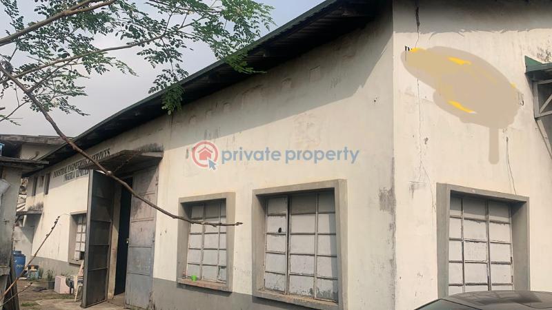 Warehouse For Sale Off Ikorodu Road Obanikoro Shomolu Lagos - 1