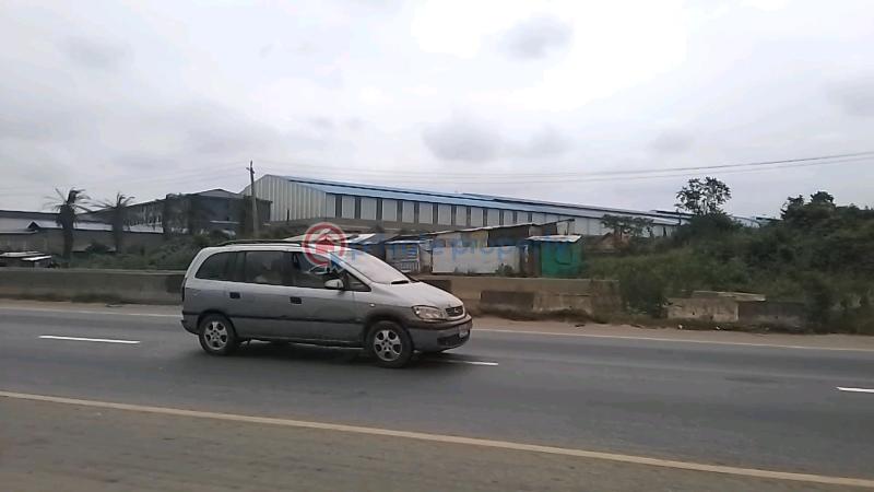 200 acres of industrial /commercial land along and directly facing the lagos-ibadan expressway, between sagamu interchange bridge and ogere, ogun state, nigeria - 4 Industrial Land For Sale Sagamu Interchange Bridge Area Sagamu Ogun - 4