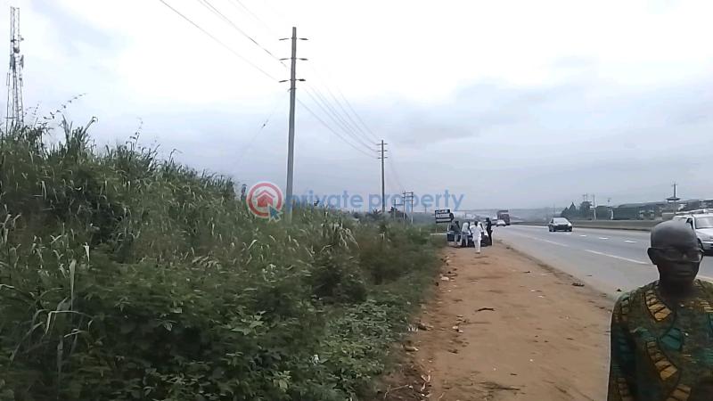 200 acres of industrial /commercial land along and directly facing the lagos-ibadan expressway, between sagamu interchange bridge and ogere, ogun state, nigeria - 5 Industrial Land For Sale Sagamu Interchange Bridge Area Sagamu Ogun - 5