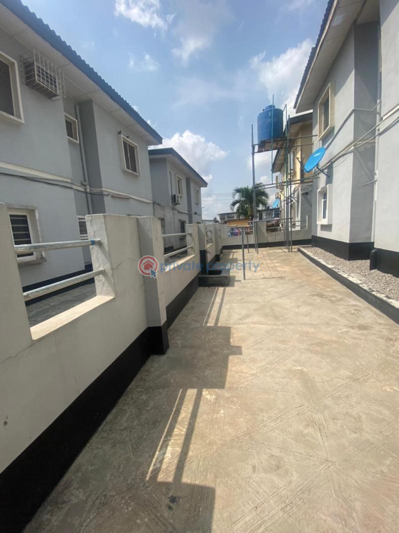 3 bedroom Block Of Flats For Rent Lsdpc Estate, Omole Est Ph 1. Omole Phase 1 Ojodu Lagos - 0