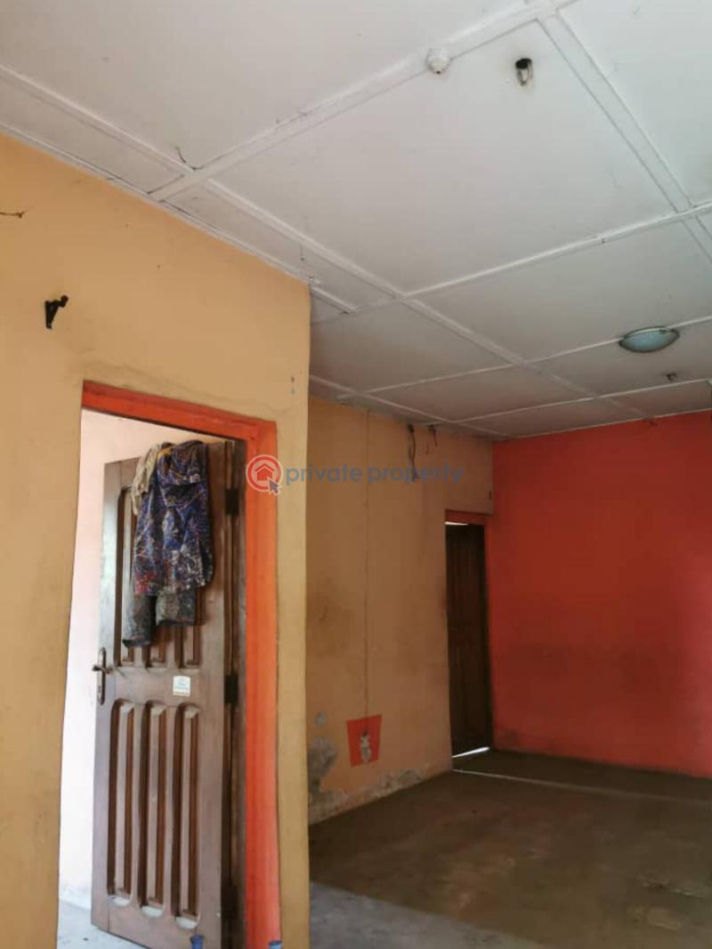 1000 square metre warehouse, having 2 units of 3 bedrooms and 4 units of mini-flats - 1 Warehouse For Rent Agege, Lagos Agege Lagos - 1