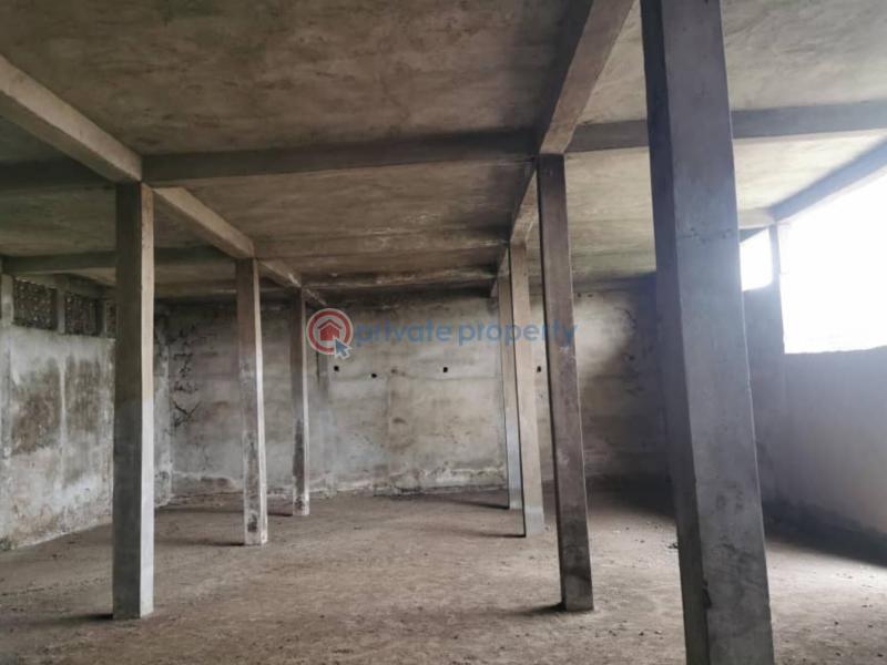 1000 square metre warehouse, having 2 units of 3 bedrooms and 4 units of mini-flats - 1 Warehouse For Sale Agege, Lagos Agege Lagos - 1