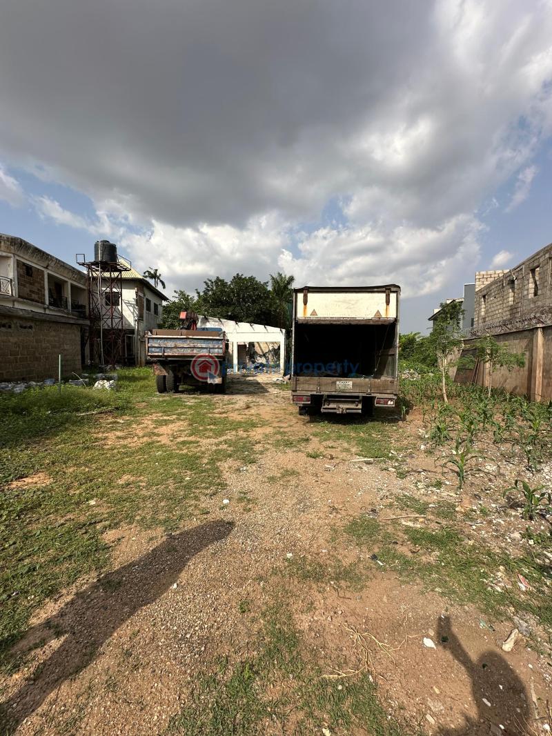 Mixed use Land For Sale Rotimi William Street Old Bodija Ibadan Oyo - 1