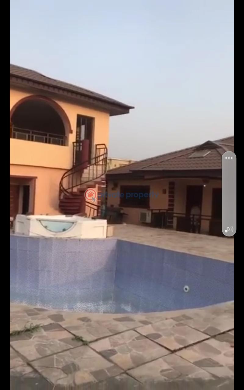 10 bedroom Detached Bungalow For Sale United Estate Sangotedo Ajah Lagos - 3