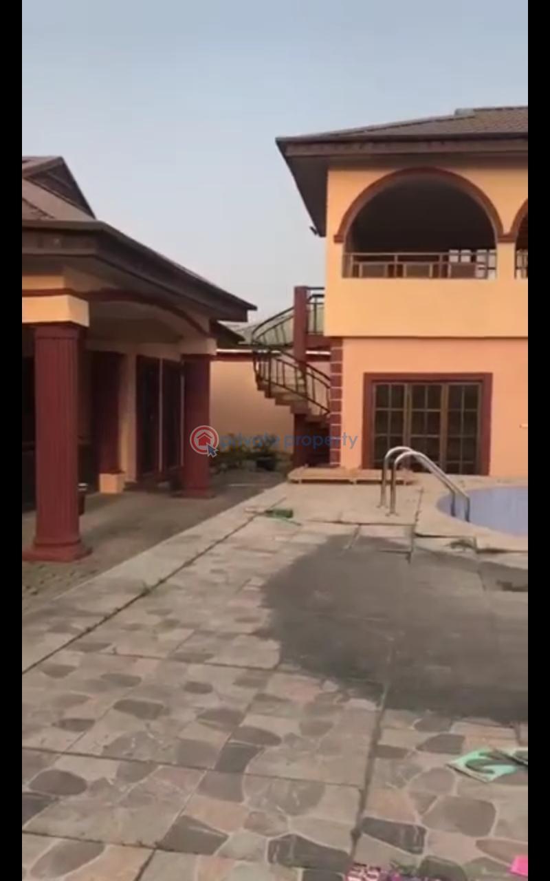 10 bedroom Detached Bungalow For Sale United Estate Sangotedo Ajah Lagos - 5