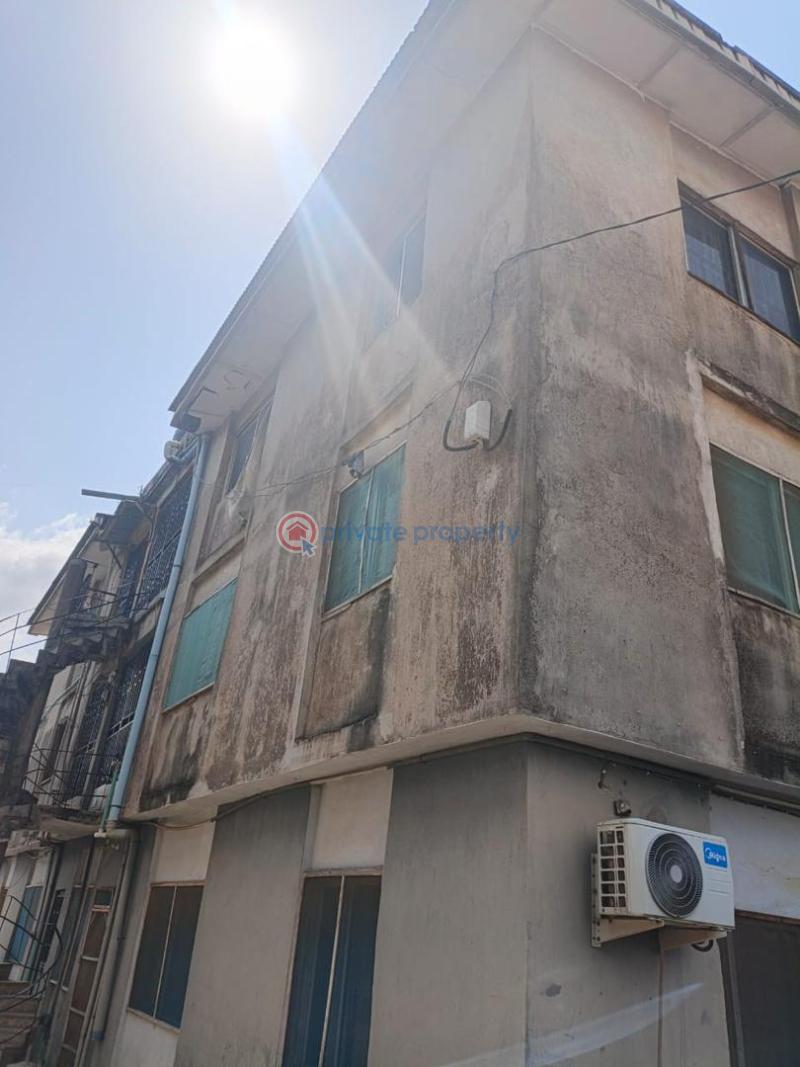 10 bedroom House For Sale Off Okunola Road Egbeda Alimosho Lagos - 1