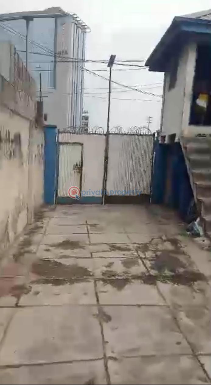 Land For Sale Directly On Ikorodu Road,maryland Maryland Lagos - 0