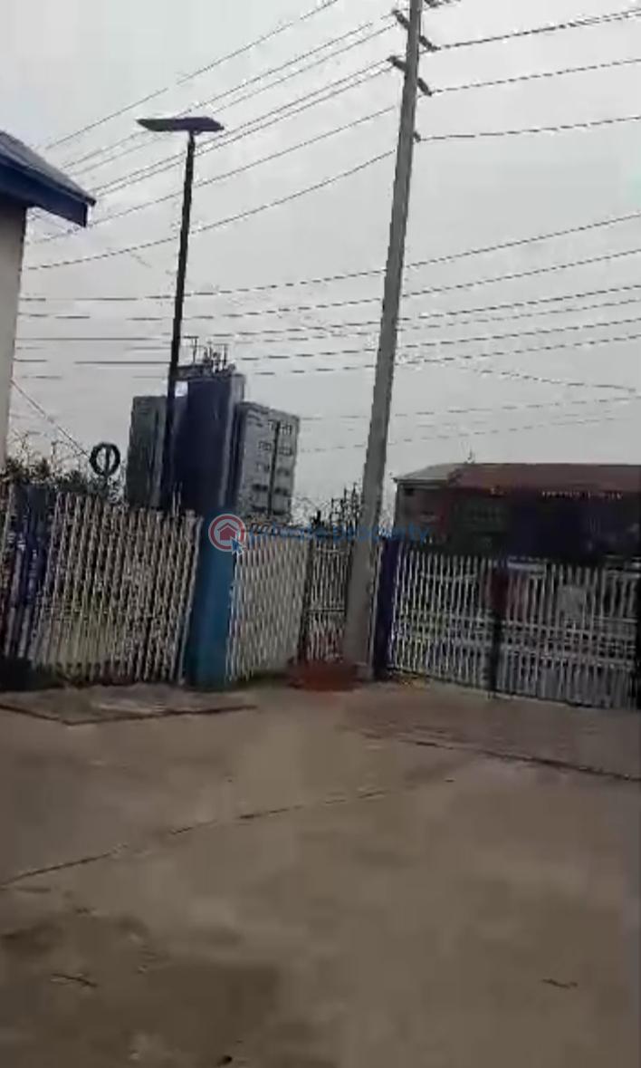 Land For Sale Directly On Ikorodu Road,maryland Maryland Lagos - 1