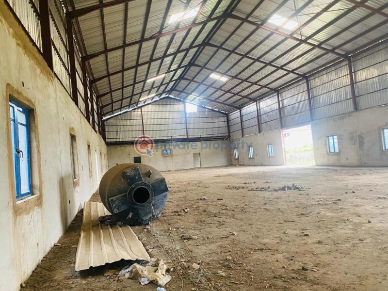 Warehouse For Sale Off Lagos Ibadan Expressway, Aseese. Mowe Ogun area  - 1