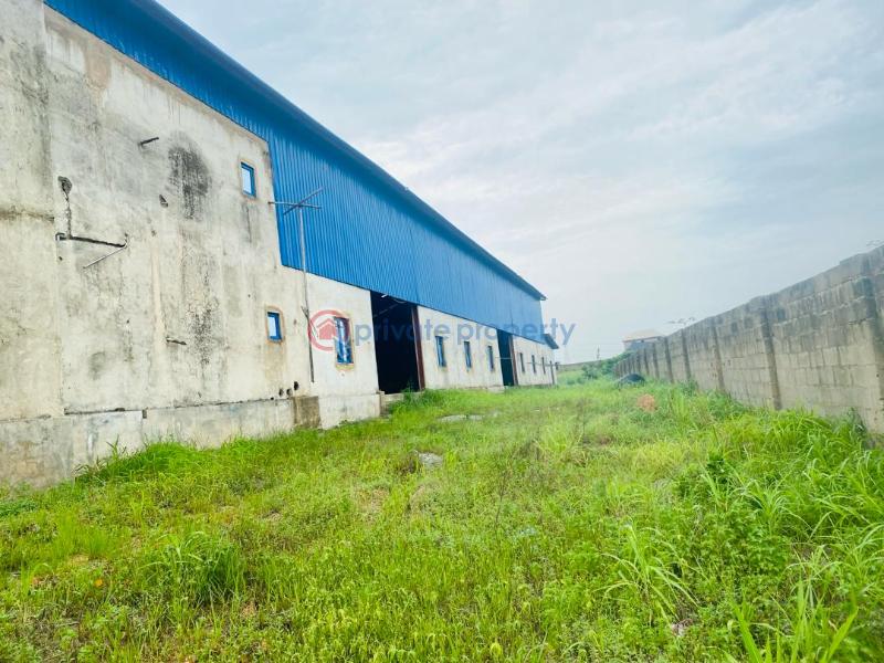 Warehouse For Sale Off Lagos Ibadan Expressway, Aseese. Mowe Ogun area  - 4