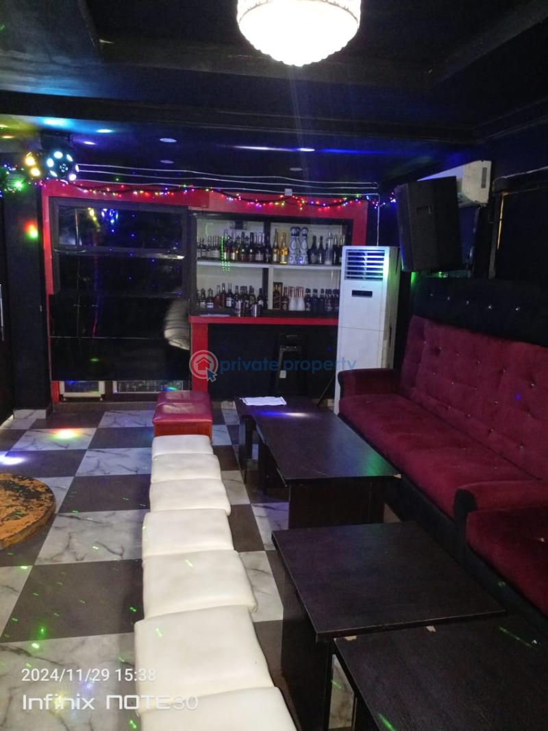 10 bedroom Hotel For Rent Opebi Ikeja Lagos - 18