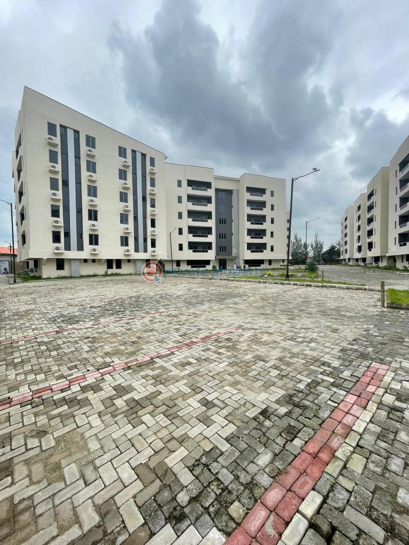 3 bedroom Shared Apartment For Sale . Itire-Ikate Surulere Lagos - 0