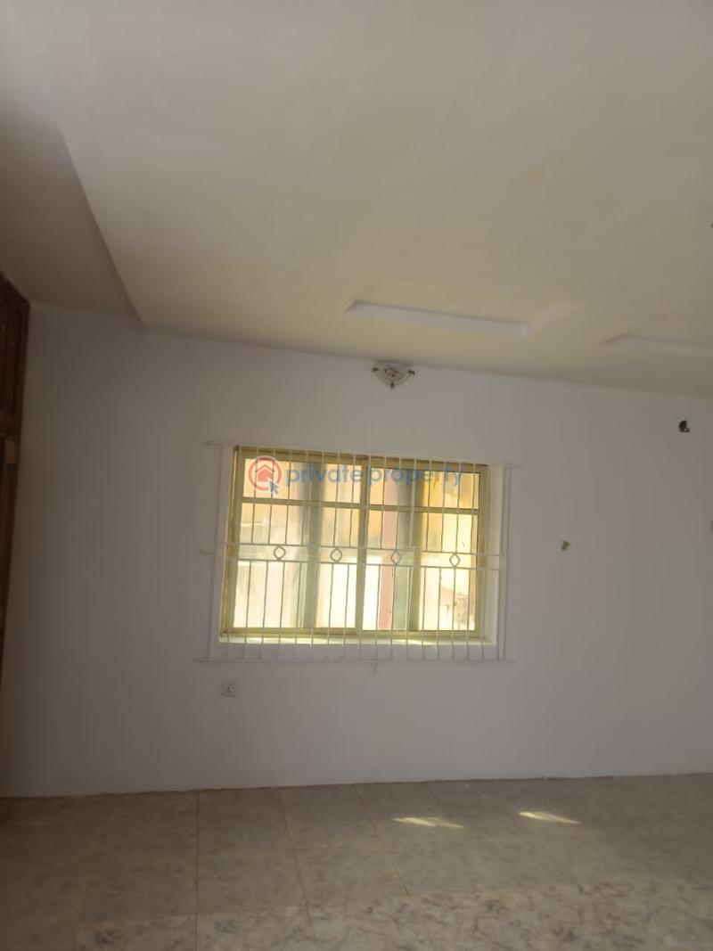 House For Rent Heritage Estate, Oluyole (near Sharpcorner)** Ibadan Oyo - 0