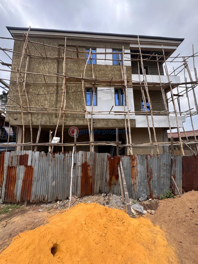 2 bedroom apartment on lease - 8 2 bedroom Block Of Flats For Sale Suitable For Investmen Off Montgomery Road With Close Proximity To Unilag, Third Midland, Muritala Muhammad Way Sabo Yaba Lagos - 8