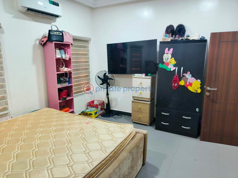 2 bedroom Flat & Apartment For Sale Akinwumi Estate Mende Maryland Lagos - 16