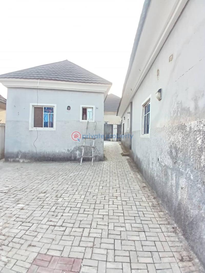 2 bedroom Bungalow For Rent Behind Suncity Galadimawa Abuja Phase 3  - 2