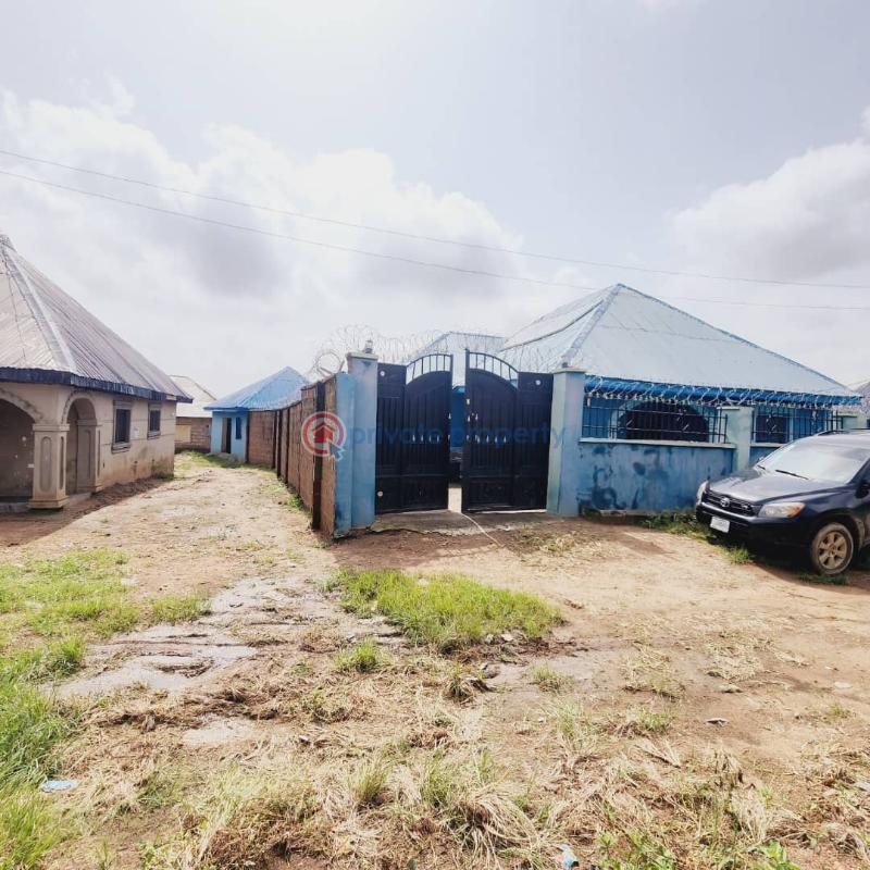 House For Sale Location: Esv Taiwo Salam Layout, Olose Community, Iyalan Asán Area Moniya Ibadan Ibadan Oyo - 1