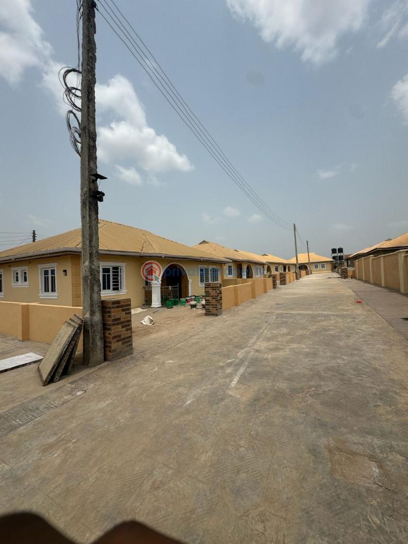 2 bedroom Block Of Flats For Rent Akinsola Farm, Alapata, After Lifeforte Apete Ibadan Oyo - 0