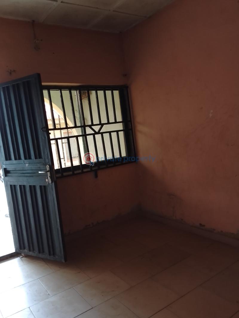 2 bedroom Block Of Flats For Rent Pakuro Mowe Ogun area  - 3