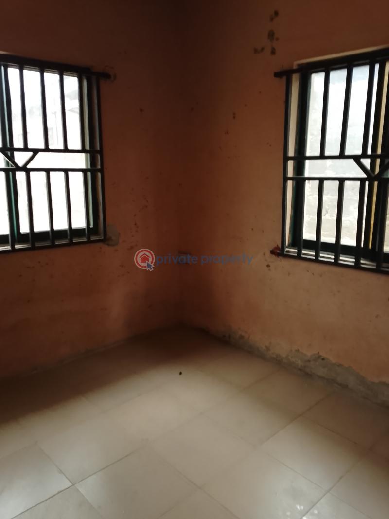 2 bedroom Block Of Flats For Rent Pakuro Mowe Ogun area  - 2