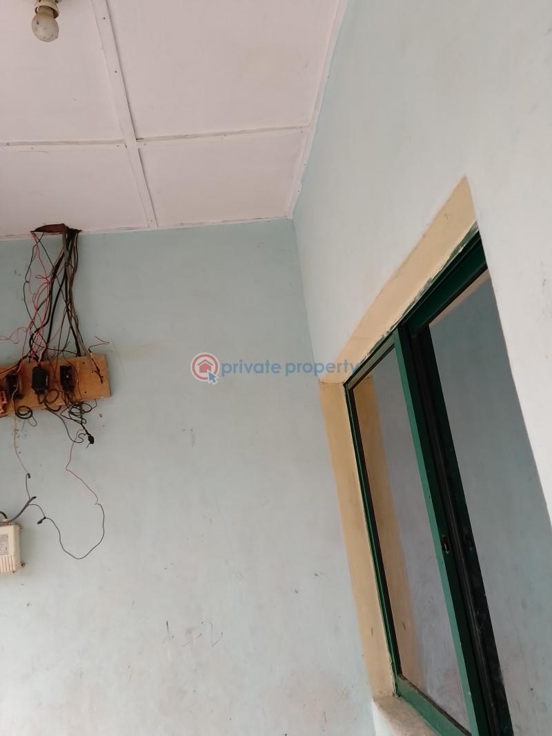 2 bedroom Block Of Flats For Rent Pakuro Mowe Ogun area  - 1