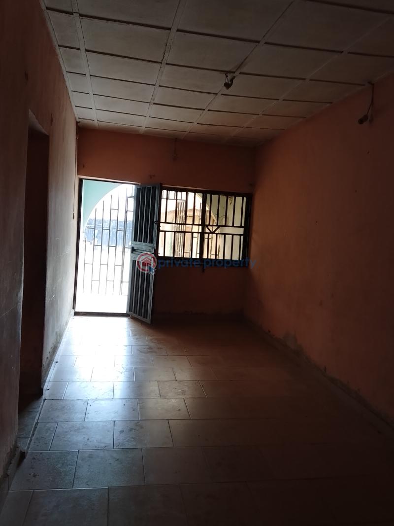 2 bedroom Block Of Flats For Rent Pakuro Mowe Ogun area  - 8