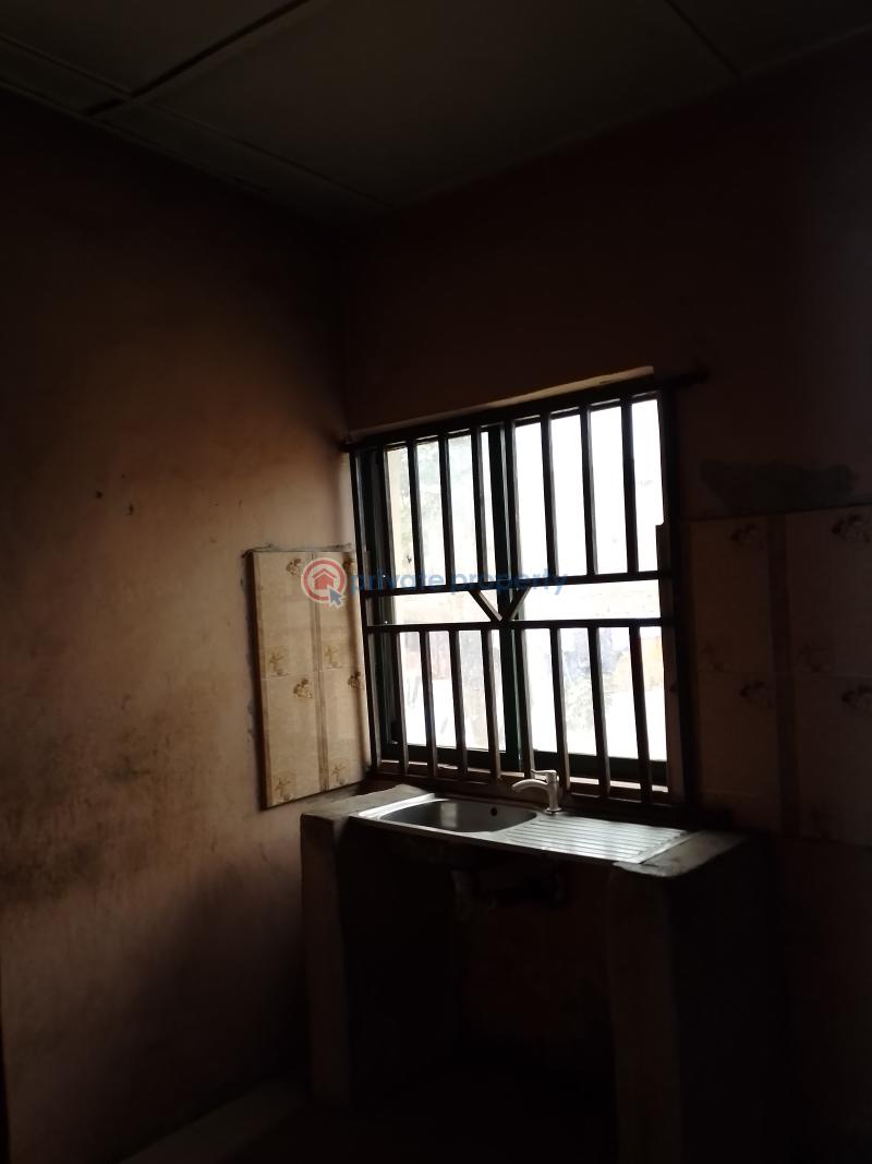 2 bedroom Block Of Flats For Rent Pakuro Mowe Ogun area  - 7