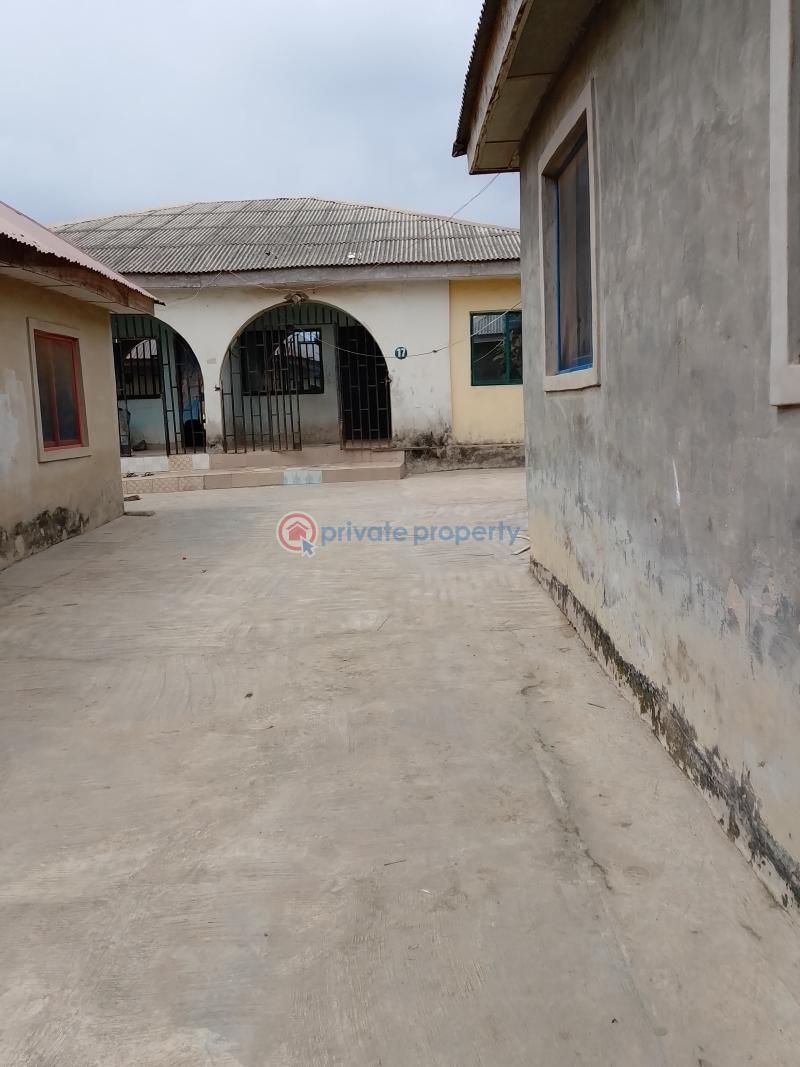 2 bedroom Block Of Flats For Rent Pakuro Mowe Ogun area  - 5