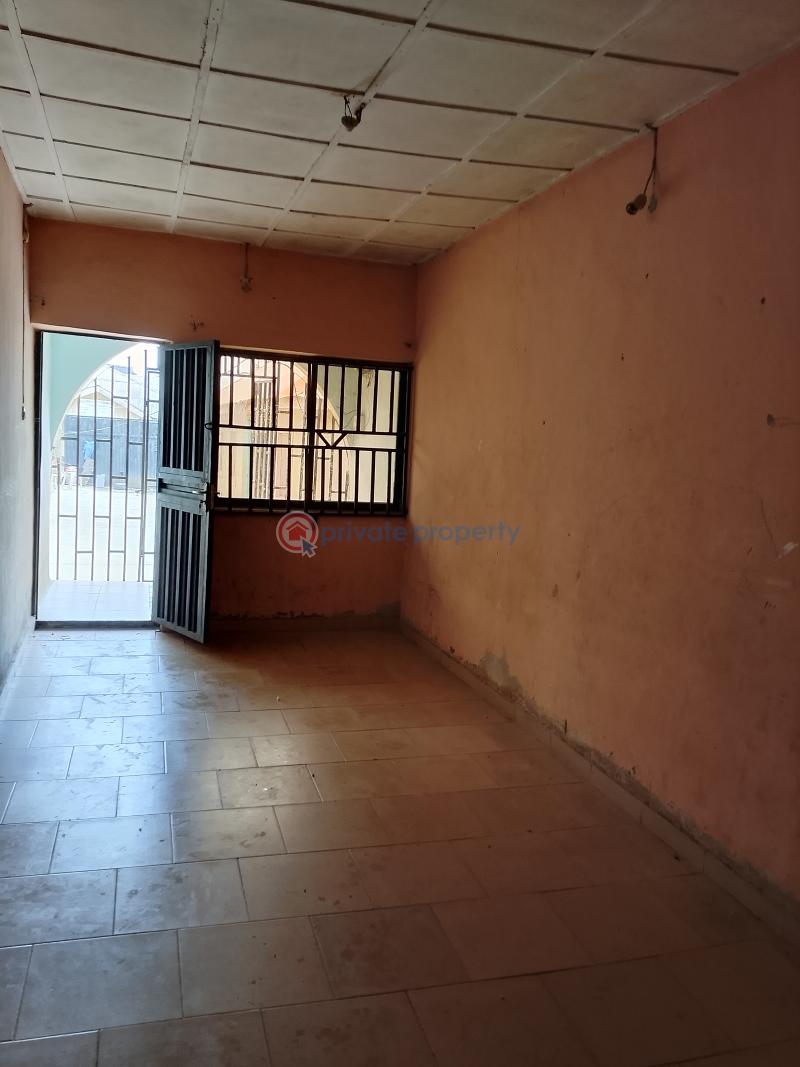 2 bedroom Block Of Flats For Rent Pakuro Mowe Ogun area  - 9