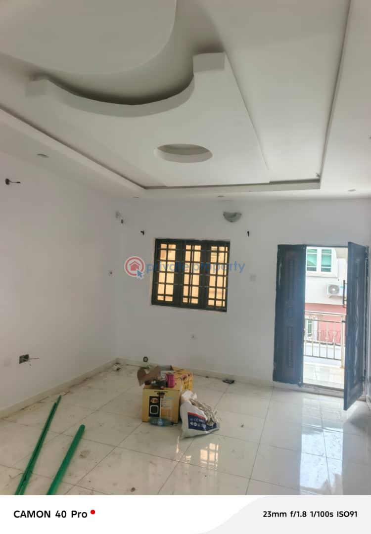 2 bedroom Block Of Flats For Rent White House, Oke Badan, Akala Way, Akobo, Ibadan Akobo Ibadan Oyo - 1