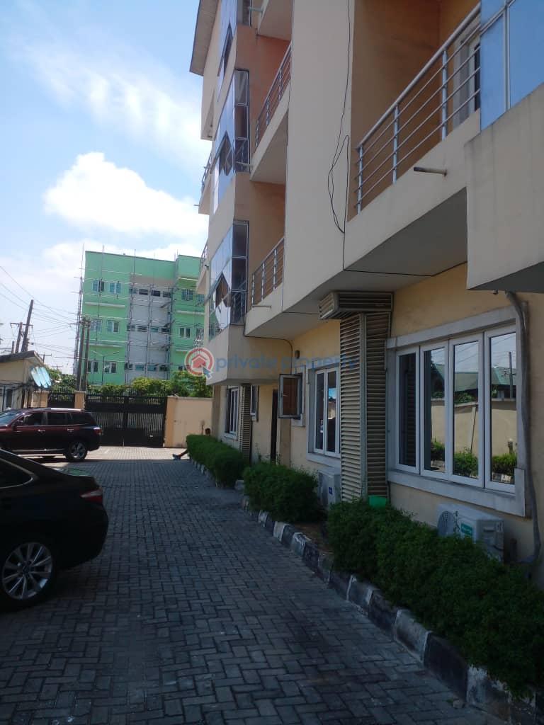 For rent: 2 bedroom Block Of Flats Lekki Phase 1 Lekki Expressway Lagos