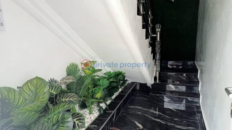 2 bedroom Block Of Flats For Rent Itire-Ikate Surulere Lagos - 5