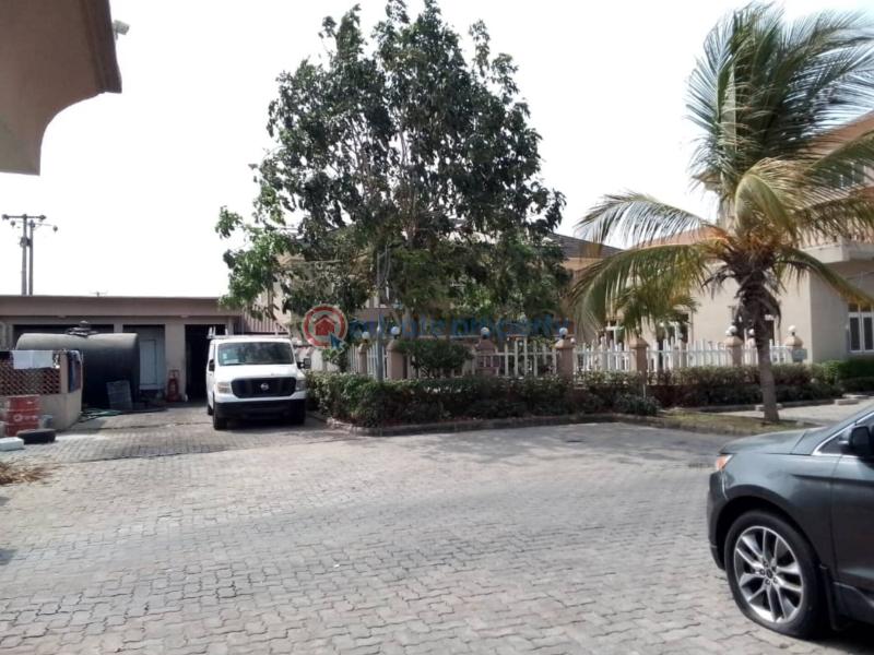 2 bedroom flat with a shared bq. for rent in oniru estate, v.i, price:13m - 1 Block Of Flats For Rent Oniru, Victoria Island Oniru Victoria Island Lagos - 1