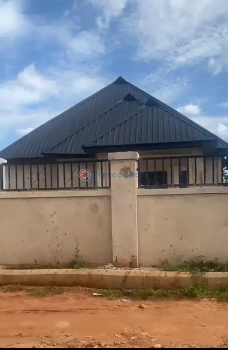Block Of Flats For Sale Waec , Ogunmwenyi Rd Accessible Through Irhirhi And Ugbor. Benin Edo - 3