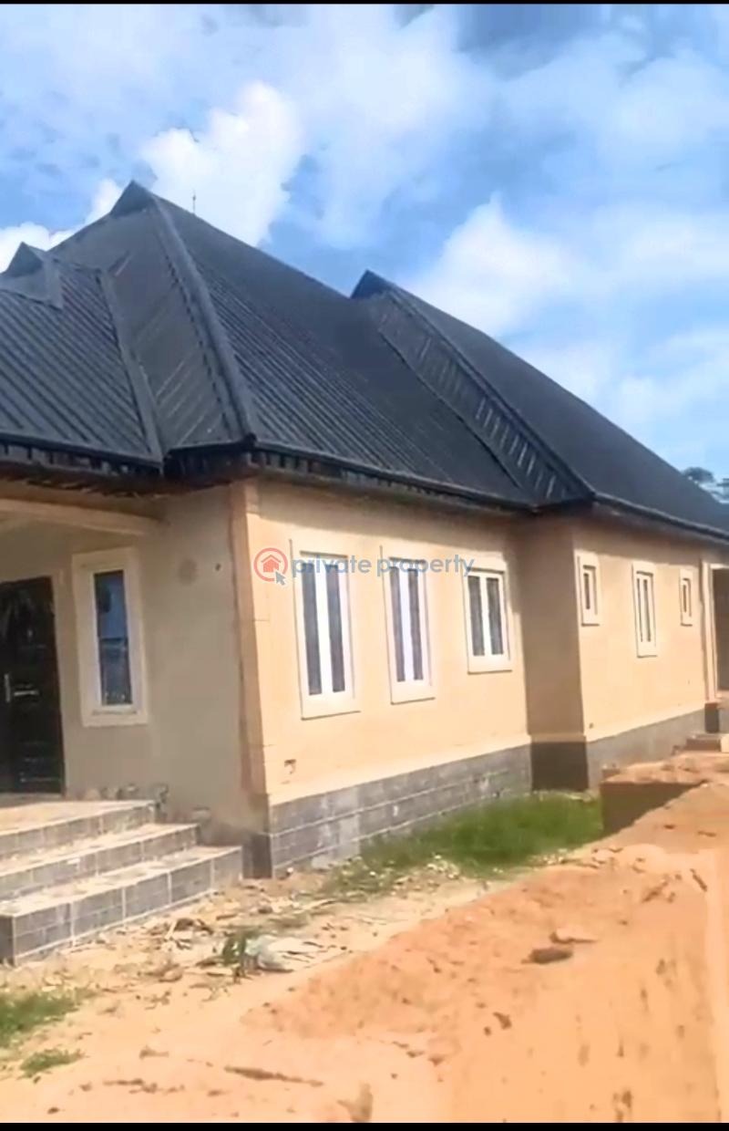 Block Of Flats For Sale Waec , Ogunmwenyi Rd Accessible Through Irhirhi And Ugbor. Benin Edo - 1