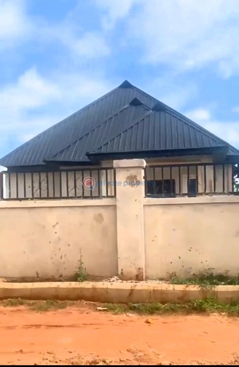 Block Of Flats For Sale Waec , Ogunmwenyi Rd Accessible Through Irhirhi And Ugbor. Benin Edo - 4