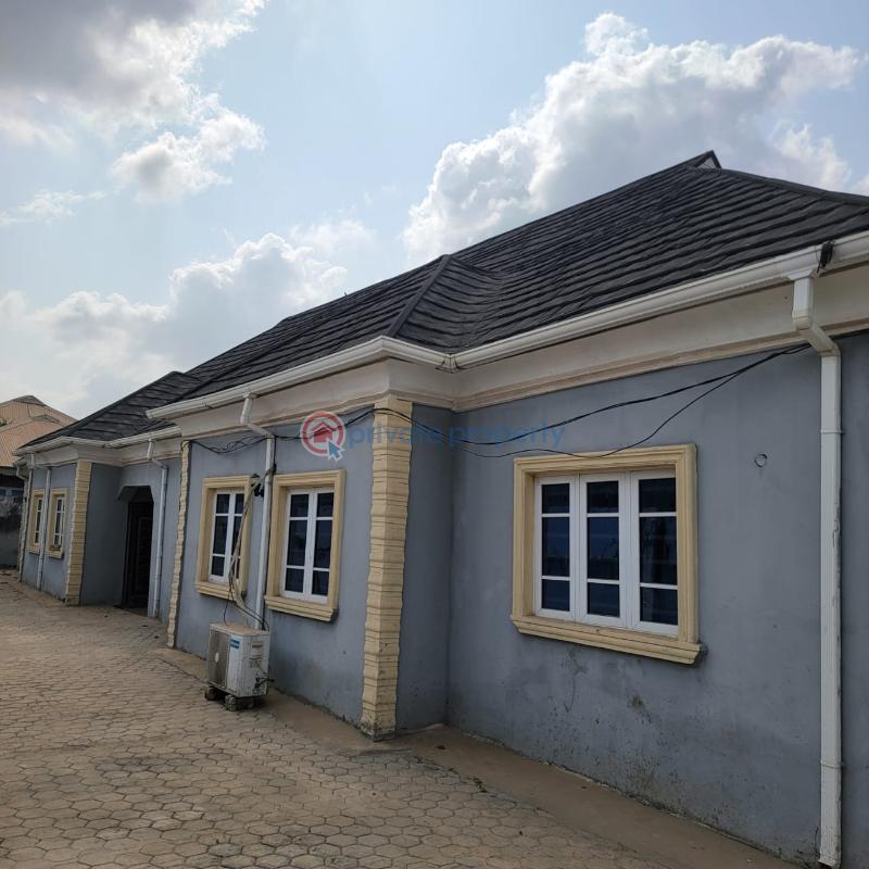 3 bedroom Block Of Flats For Sale Olorunkemi Estate, Elebu Ibadan Oyo - 5