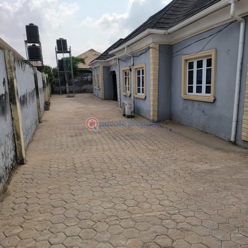 3 bedroom Block Of Flats For Sale Olorunkemi Estate, Elebu Ibadan Oyo - 12