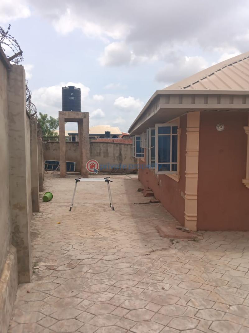 3 bedroom House For Sale Behind Bollads Event Center, Akala Express, Ibadan Oyo - 1