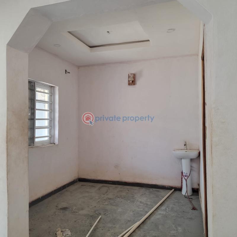 3 bedroom Block Of Flats For Sale Olorunkemi Estate, Elebu Ibadan Oyo - 2