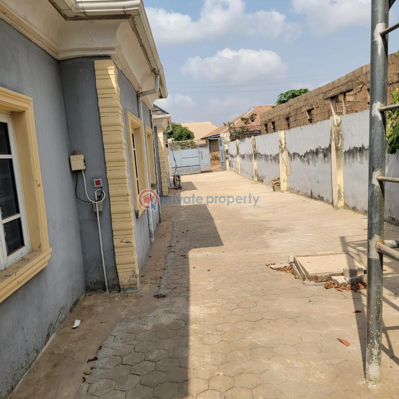 3 bedroom Block Of Flats For Sale Olorunkemi Estate, Elebu Ibadan Oyo - 7