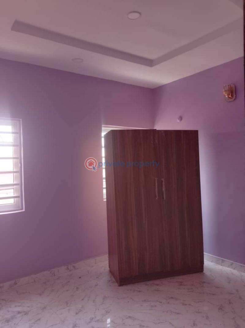 2 bedroom Block Of Flats For Rent Adegbayi, Alakia Old Ife Road Alakia Ibadan Oyo - 1
