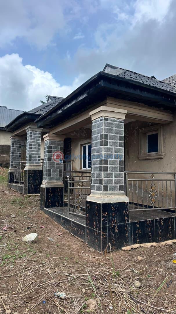 3 bedroom Semi detached Bungalow For Sale Agoro Powerline, Elenusonso, Nihort Idishin Ibadan Oyo - 1