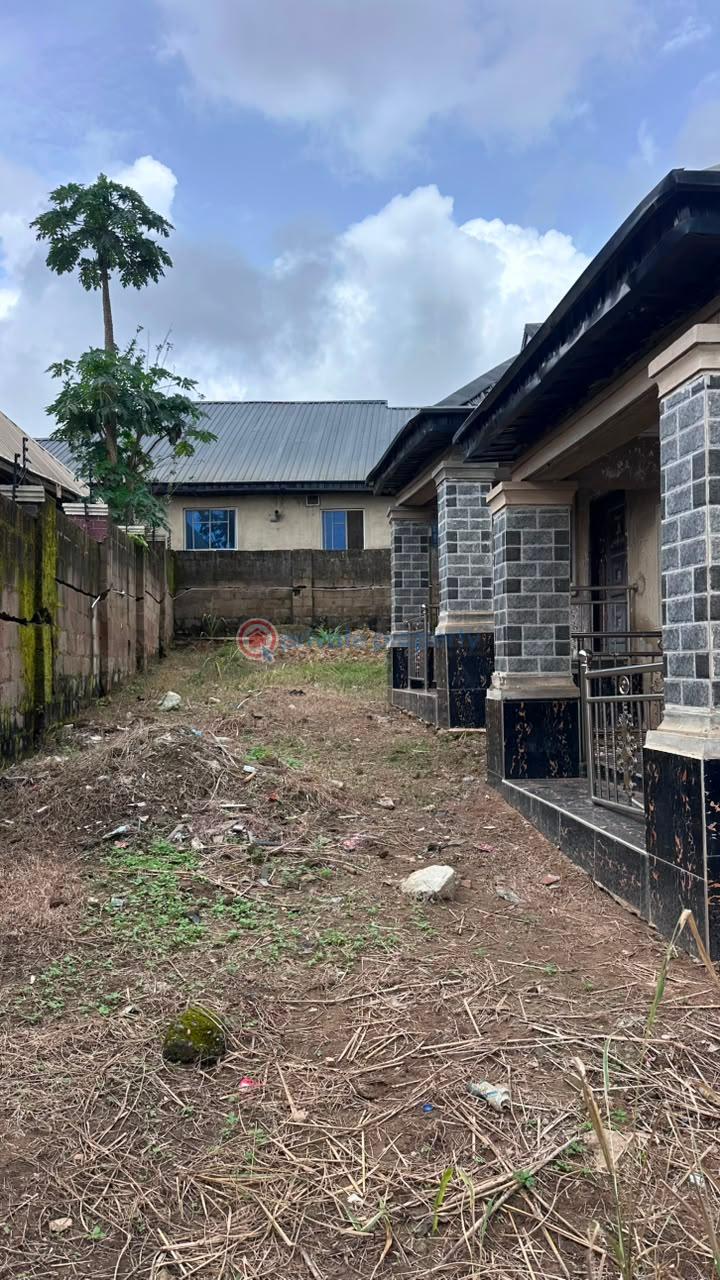 3 bedroom Semi detached Bungalow For Sale Agoro Powerline, Elenusonso, Nihort Idishin Ibadan Oyo - 2