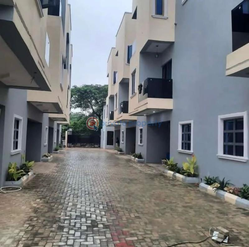 3 bedroom Terrace For Sale Yaba Lagos