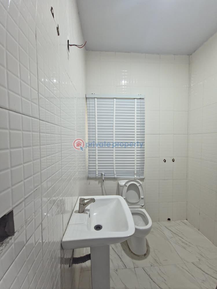 3 bedroom Office For Rent Oladosu Oladipo, New Bodija Bodija Ibadan Oyo - 0